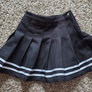 Divided cheerleader skirt with white lines